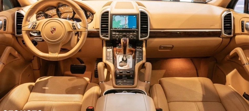 Porsche Cayenne cena 135000 przebieg: 147500, rok produkcji 2013 z Łódź małe 79